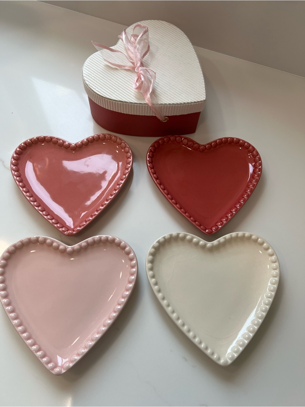 Williams Sonoma Heart Shaped Ceramic Dessert Plates (4) in original box